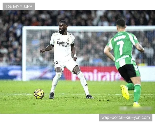 门迪左路防守稳固,皇马边后卫成功封锁曼城右路攻势